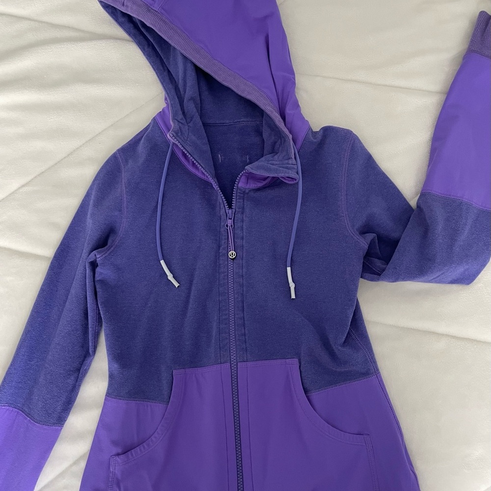 Lululemon zip up hoodie Size 4